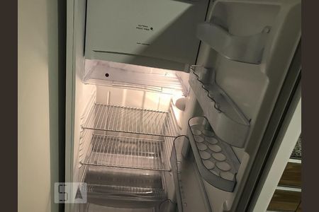 Cozinha - geladeira de kitnet/studio para alugar com 1 quarto, 22m² em República, São Paulo