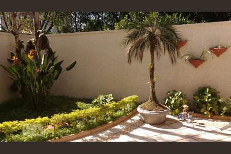 Casa de condomínio à venda com 500m², 4 quartos e 6 vagasQuintal