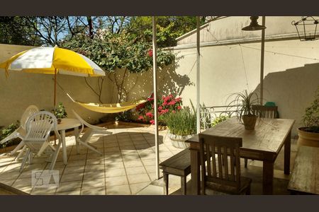 Casa de condomínio à venda com 500m², 4 quartos e 6 vagasQuintal