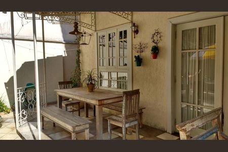 Casa de condomínio à venda com 500m², 4 quartos e 6 vagasQuintal