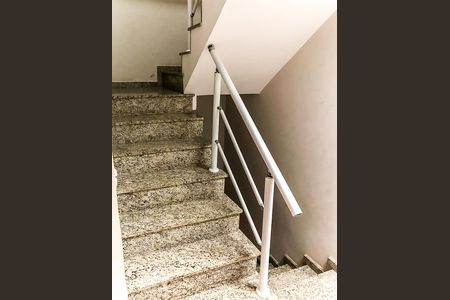 Escadas de casa à venda com 3 quartos, 135m² em Jardim Brasil (zona Norte), São Paulo