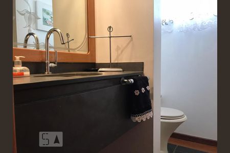 Apartamento à venda com 239m², 3 quartos e 4 vagasBanheiro