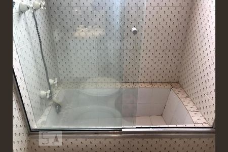 Apartamento à venda com 239m², 3 quartos e 4 vagasBanheira 