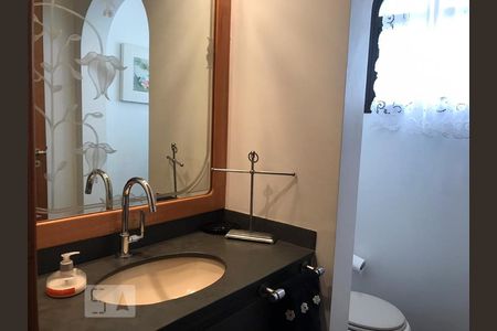 Apartamento à venda com 239m², 3 quartos e 4 vagasBanheiro