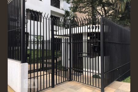 Apartamento à venda com 239m², 3 quartos e 4 vagasFachada e portaria