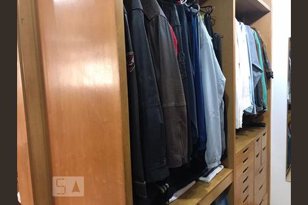 Apartamento à venda com 239m², 3 quartos e 4 vagasCloset do quarto