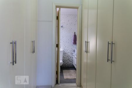 Apartamento à venda com 111m², 3 quartos e 3 vagas Apartamento à venda com 111m², 3 quartos e 3 vagasCloset da Suíte