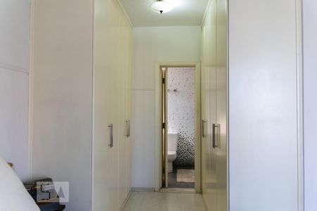 Apartamento à venda com 111m², 3 quartos e 3 vagas Apartamento à venda com 111m², 3 quartos e 3 vagasCloset da Suíte