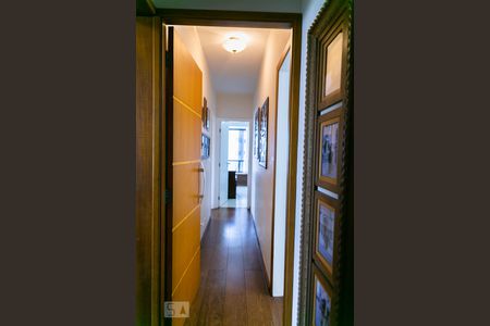 Apartamento à venda com 111m², 3 quartos e 3 vagas Apartamento à venda com 111m², 3 quartos e 3 vagasCorredor