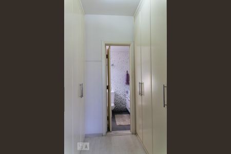 Apartamento à venda com 111m², 3 quartos e 3 vagas Apartamento à venda com 111m², 3 quartos e 3 vagasCloset da Suíte