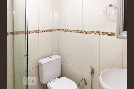 Banheiro de apartamento para alugar com 1 quarto, 42m² em Cristal, Porto Alegre