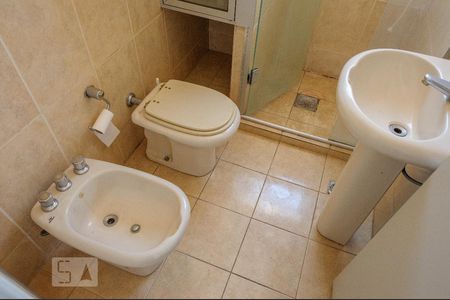 Detalhe banheiro de apartamento para alugar com 3 quartos, 90m² em Botafogo, Campinas