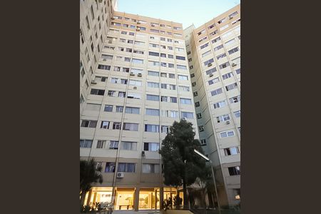 Fachada do bloco de apartamento à venda com 1 quarto, 48m² em Partenon, Porto Alegre