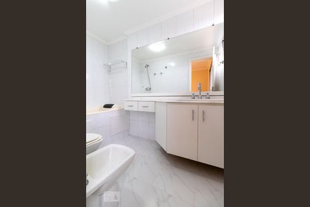 Apartamento para alugar com 125m², 2 quartos e 1 vaga Apartamento para alugar com 125m², 2 quartos e 1 vagaBanheiro da suíte