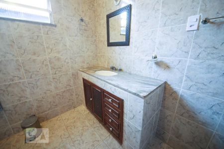 Banheiro de casa à venda com 2 quartos, 111m² em Santa Rosa, Niterói