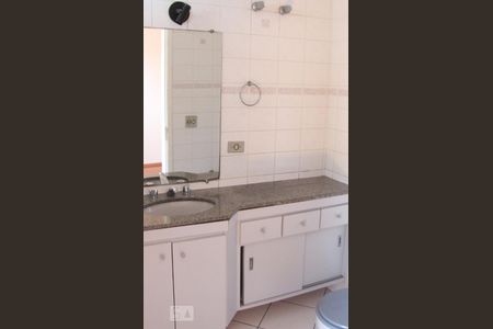 Banheiro da Suíte de apartamento para alugar com 3 quartos, 105m² em Sumaré, São Paulo