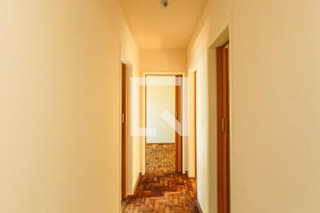 Corredor de apartamento para alugar com 3 quartos, 75m² em Cristal, Porto Alegre