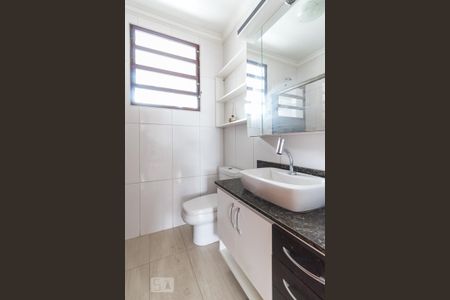 Banheiro de apartamento à venda com 3 quartos, 97m² em Floresta, Porto Alegre
