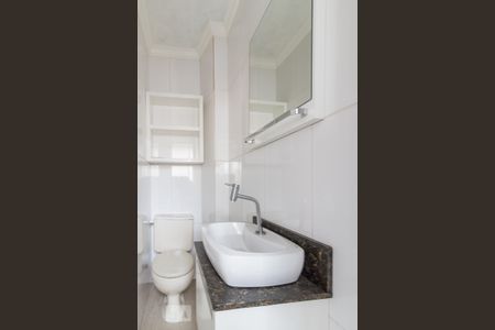 Banheiro de Serviço de apartamento à venda com 3 quartos, 97m² em Floresta, Porto Alegre