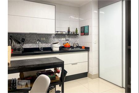 Cozinha de apartamento para alugar com 2 quartos, 64m² em Vila Olímpia, São Paulo