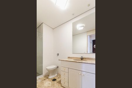 Banheiro de apartamento para alugar com 2 quartos, 65m² em Vila Nova Conceição, São Paulo