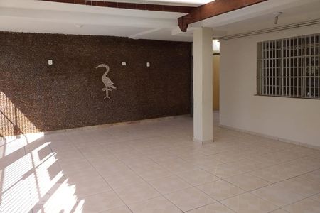 Casa à venda com 343m², 5 quartos e 3 vagas Casa à venda com 343m², 5 quartos e 3 vagasGaragem