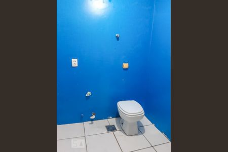 Banheiro de apartamento para alugar com 2 quartos, 55m² em São João, Porto Alegre