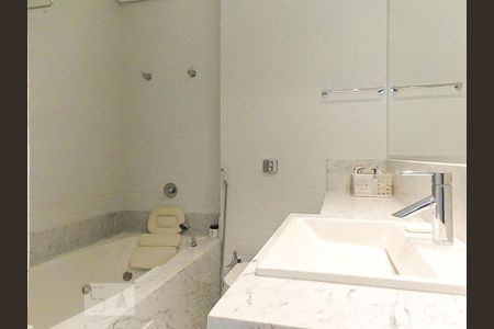 Apartamento para alugar com 120m², 1 quarto e 1 vaga Apartamento para alugar com 120m², 1 quarto e 1 vagaBanheiro Suíte
