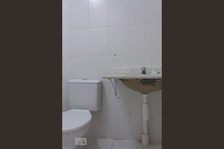 Banheiro de apartamento para alugar com 2 quartos, 50m² em Protásio Alves, Porto Alegre