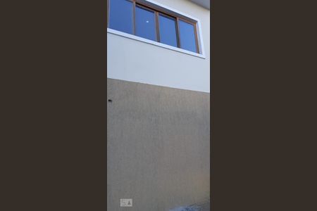 Casa à venda com 119m², 3 quartos e 2 vagasFachada