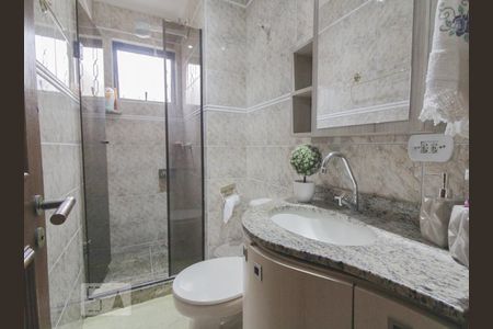 Banheiro de apartamento para alugar com 3 quartos, 52m² em Cidade Industrial, Curitiba