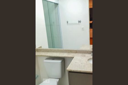 Banheiro de kitnet/studio para alugar com 1 quarto, 44m² em Vila Lídia, Campinas