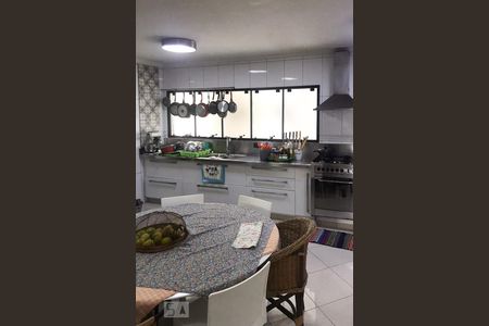 Apartamento à venda com 210m², 4 quartos e 4 vagasCozinha