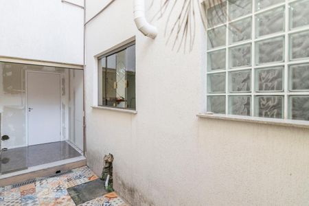 Casa à venda com 270m², 3 quartos e 4 vagas Casa à venda com 270m², 3 quartos e 4 vagasQuintal