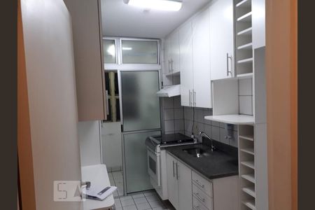 Cozinha de apartamento para alugar com 2 quartos, 63m² em Vila Isa, São Paulo