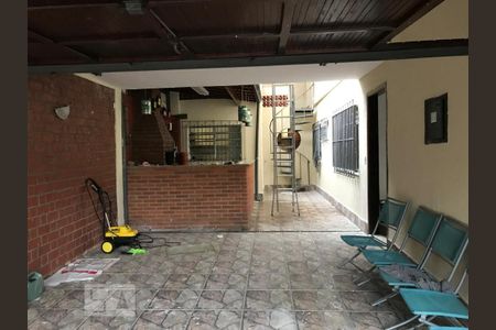 Casa à venda com 240m², 3 quartos e 3 vagas Casa à venda com 240m², 3 quartos e 3 vagasChurrasqueira