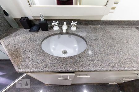 Banheiro de apartamento para alugar com 1 quarto, 43m² em Paraíso do Morumbi, São Paulo