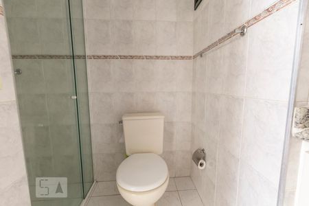 Banheiro de apartamento à venda com 1 quarto, 44m² em Vila Mangalot, São Paulo