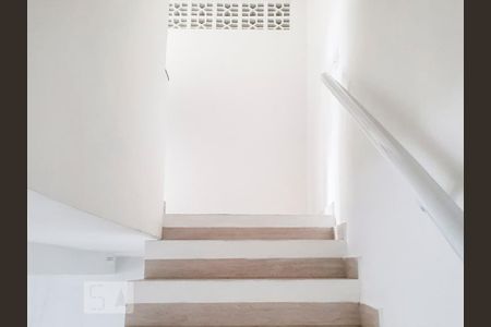 Escada de casa de condomínio para alugar com 2 quartos, 50m² em Ipiranga, São Paulo