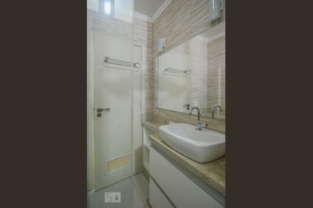 Banheiro de apartamento à venda com 2 quartos, 64m² em Centro Histórico, Porto Alegre