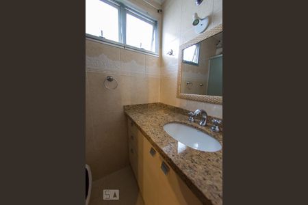 Apartamento para alugar com 124m², 3 quartos e 1 vaga Apartamento para alugar com 124m², 3 quartos e 1 vagaBanheiro Corredor