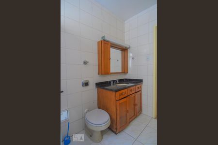 Banheiro de apartamento para alugar com 3 quartos, 87m² em Santana, Porto Alegre