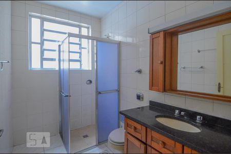 Banheiro de apartamento para alugar com 3 quartos, 87m² em Santana, Porto Alegre