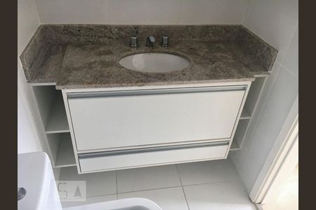 Apartamento para alugar com 78m², 2 quartos e sem vaga