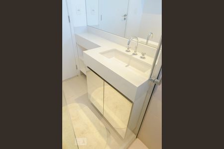 Apartamento à venda com 92m², 2 quartos e 2 vagasDetalhe - Banheiro Suite