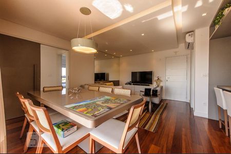 Sala  de apartamento à venda com 2 quartos, 92m² em Cambuí, Campinas