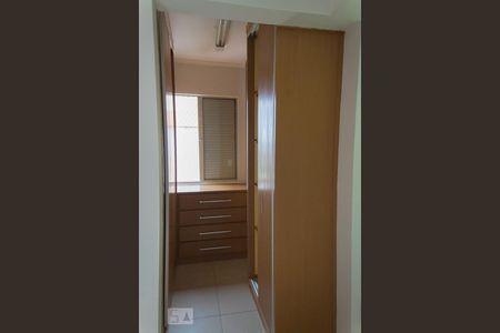 Apartamento para alugar com 70m², 3 quartos e 1 vagaCloset do quarto