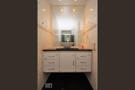 Apartamento à venda com 210m², 4 quartos e 2 vagasBanheiro da Suíte 2