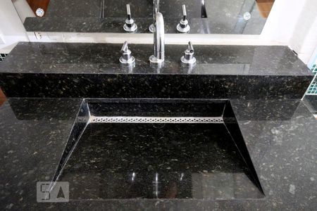 Apartamento à venda com 210m², 4 quartos e 2 vagasBanheiro da Suíte 1