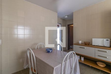 Apartamento à venda com 205m², 4 quartos e 2 vagasCozinha